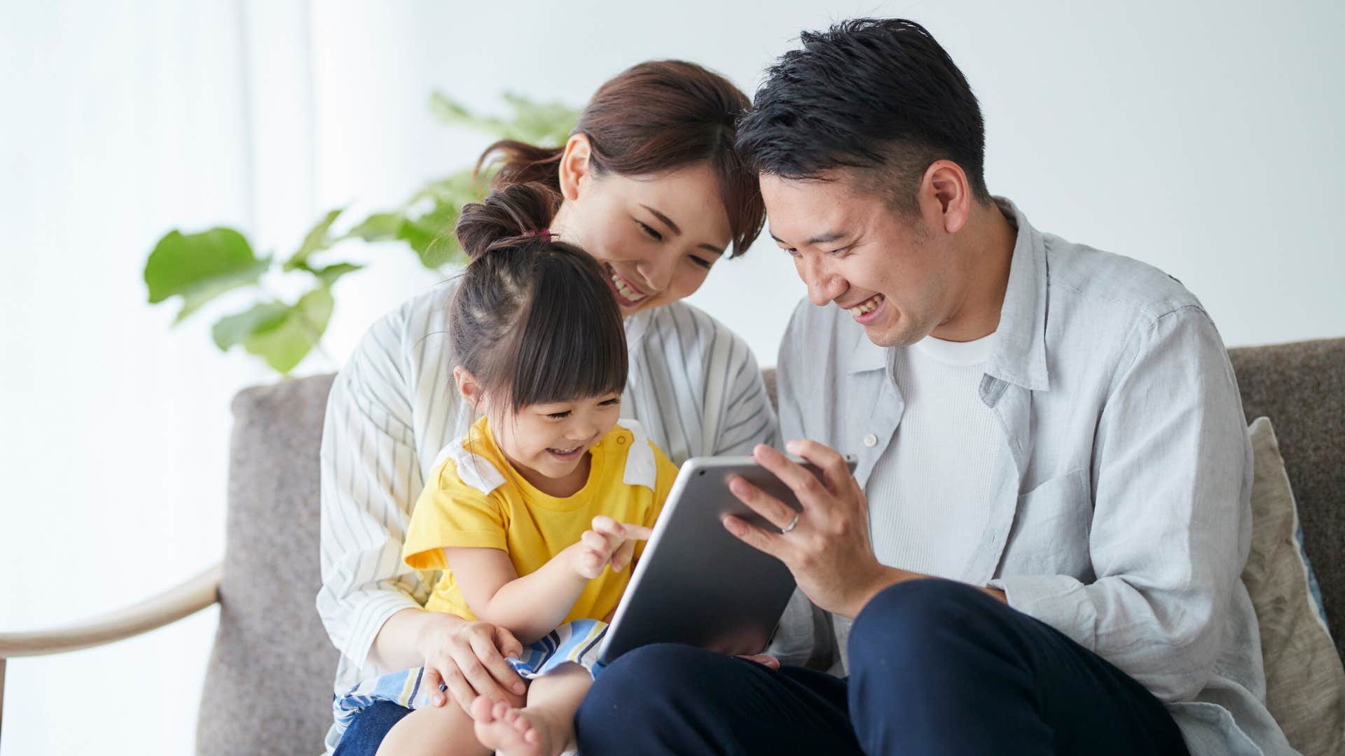 boomers seriously judge millennials who parent their kids in these soft ways they listen to their kids opinions 