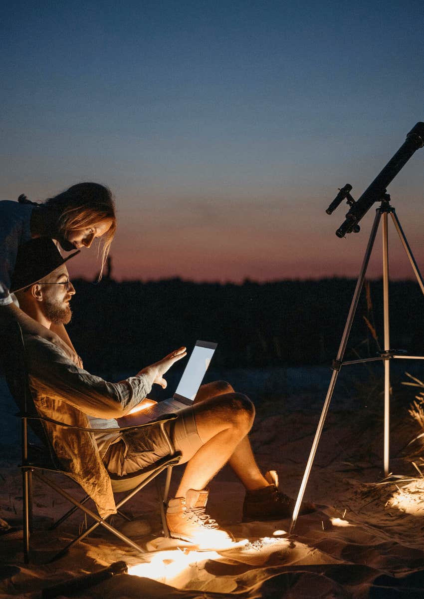 couple stargazing hobby