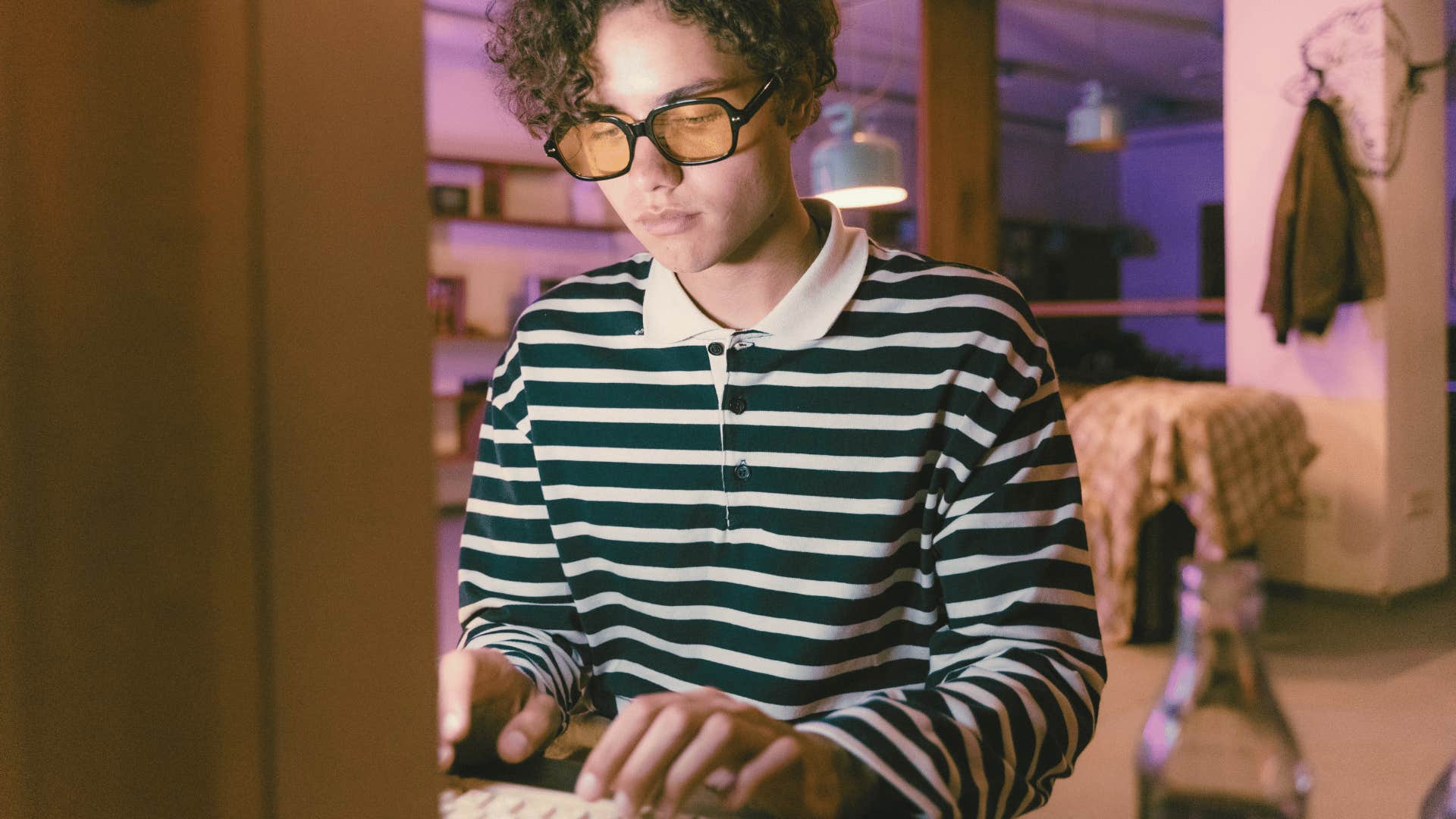 desktop computer running on dial up