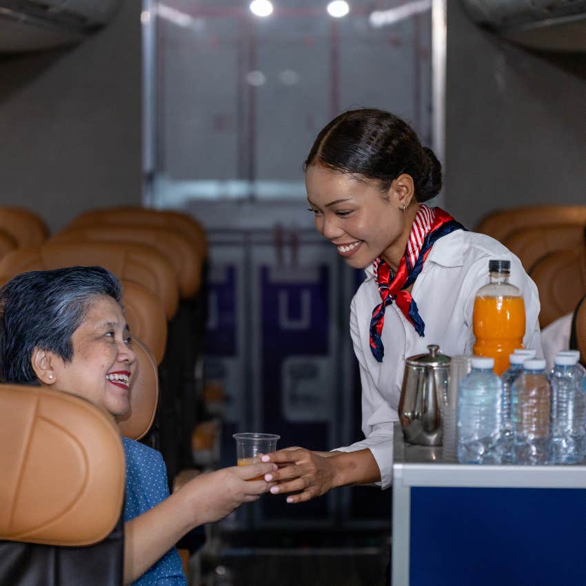 Flight attendant says passengers should never get drunk on flight