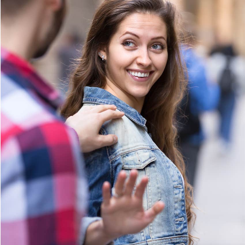 woman talking to a stranger