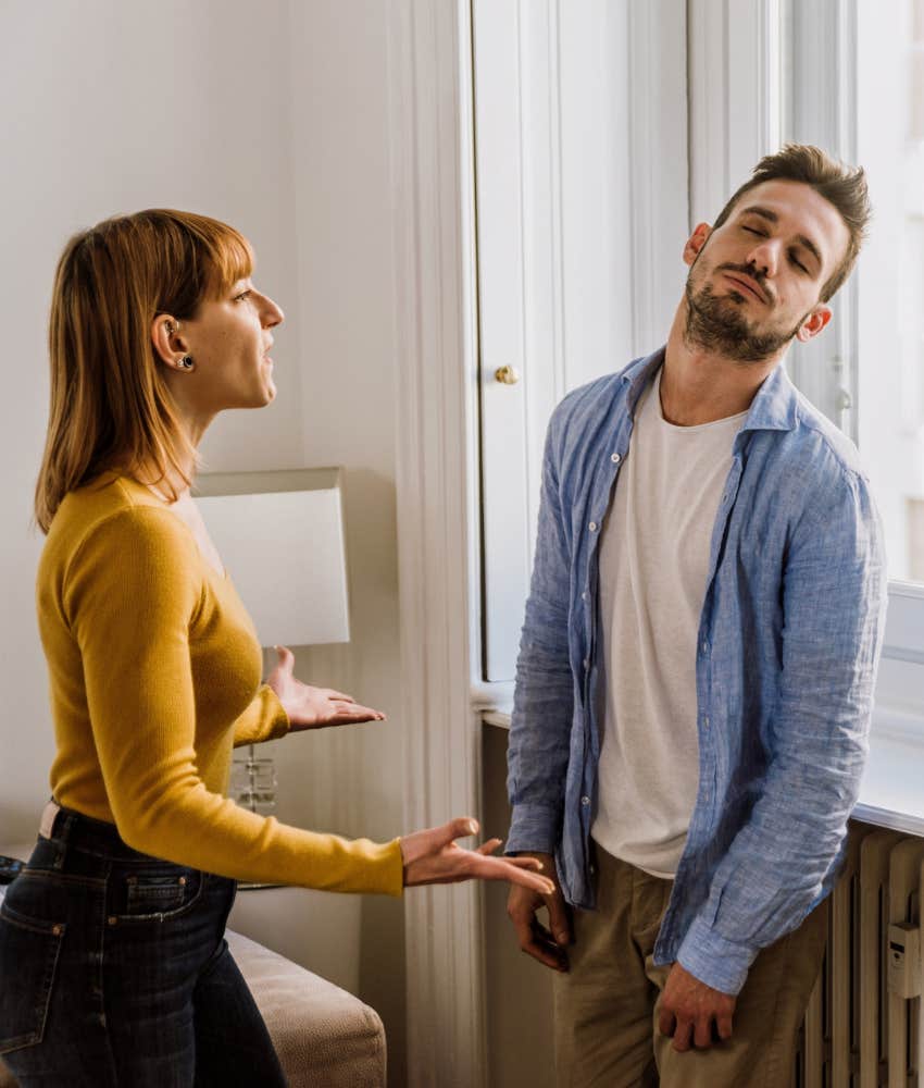 Avoidant man argues with woman showing low quality way they broke up