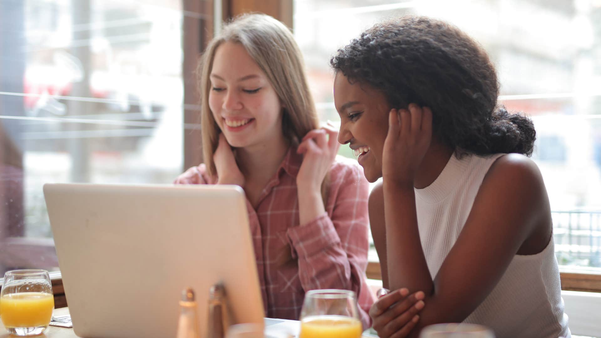 if a woman has these habits shes probably the best friend youll ever have she shows consistency