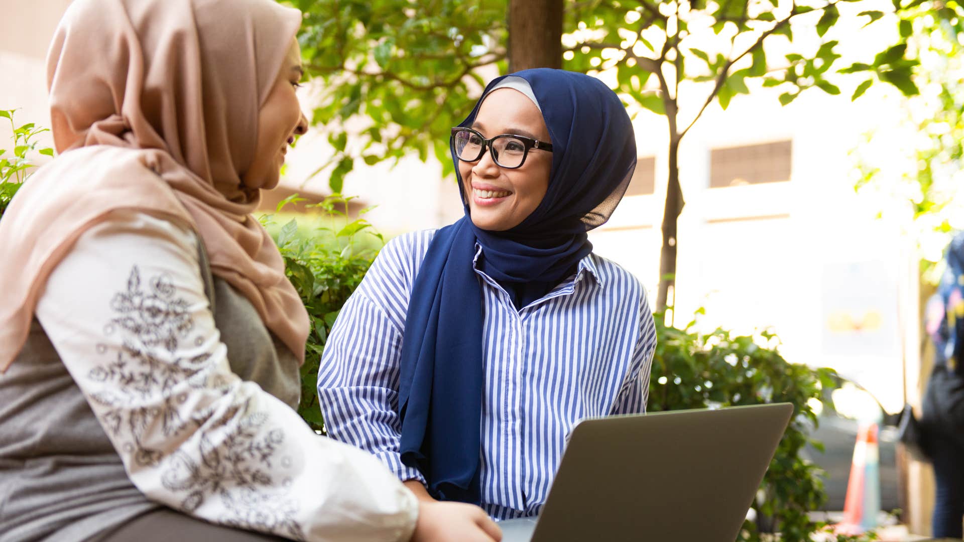 if a woman has these habits shes probably the best friend youll ever have she supports healthy boundaries