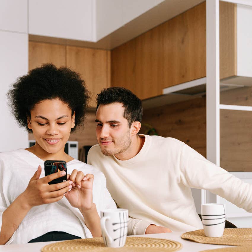 man who has the habit of trusting his girlfriend with his phone