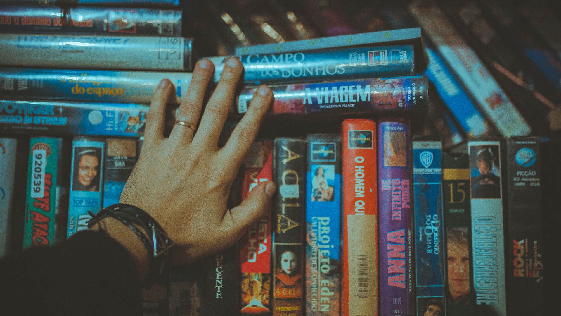 woman who thinks the 90s were only 20 years ago saying be kind rewind