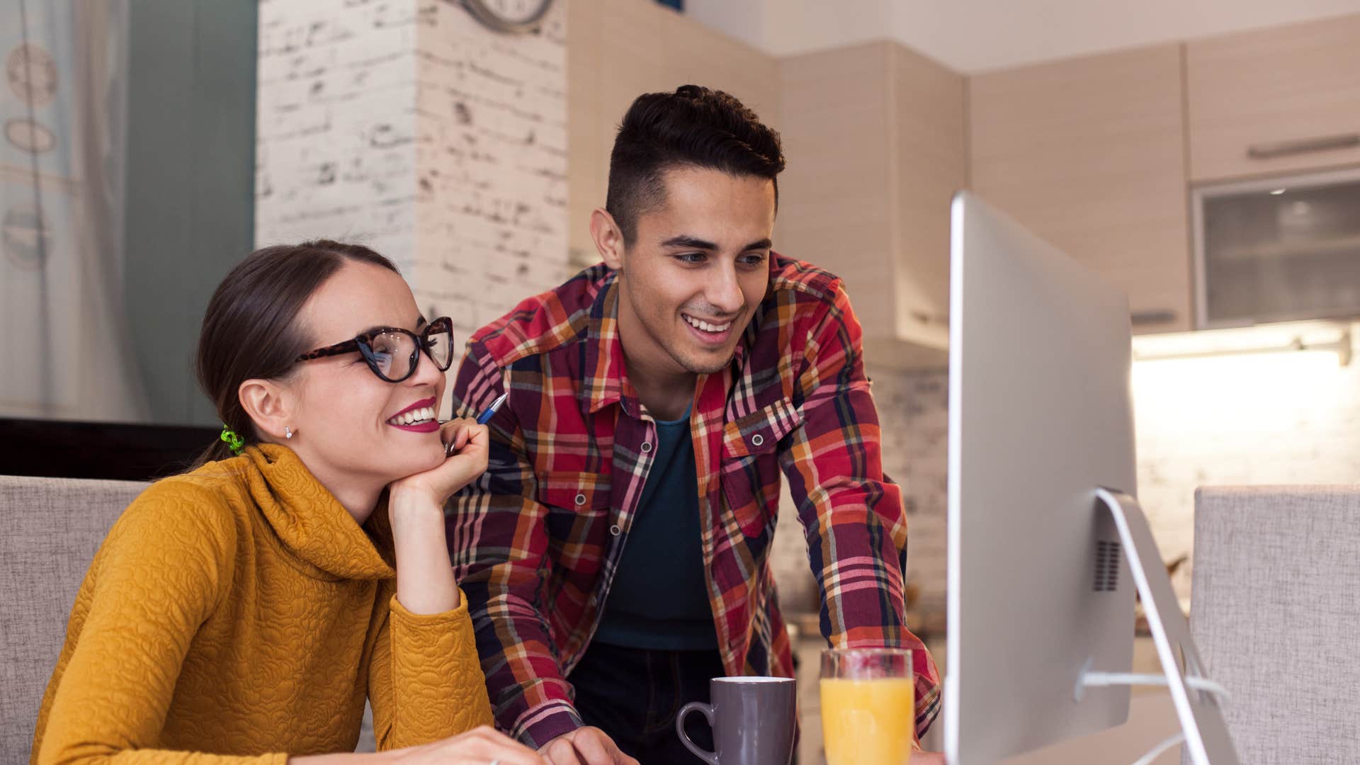 if your wife has these useful habits you won the marriage lottery she actively listens