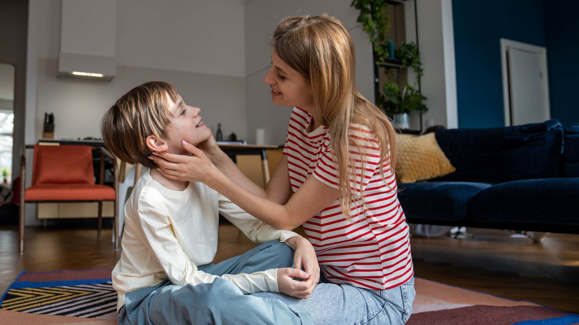 Loving parent focused on child showing no phone helps kids feel seen