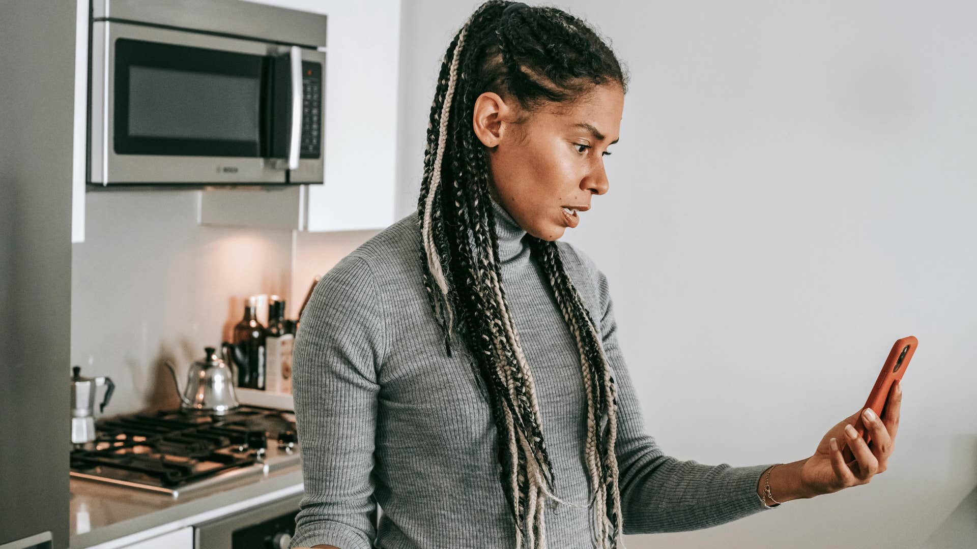 upset woman receiving last minute invite