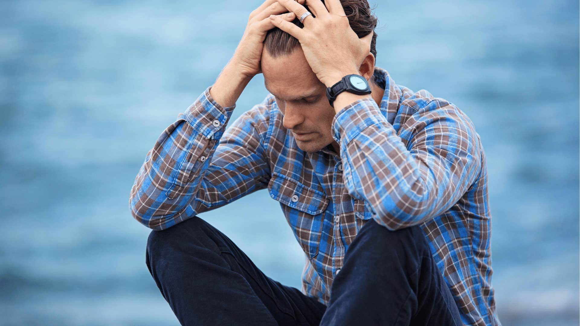 man holding onto past is a habit to let go of