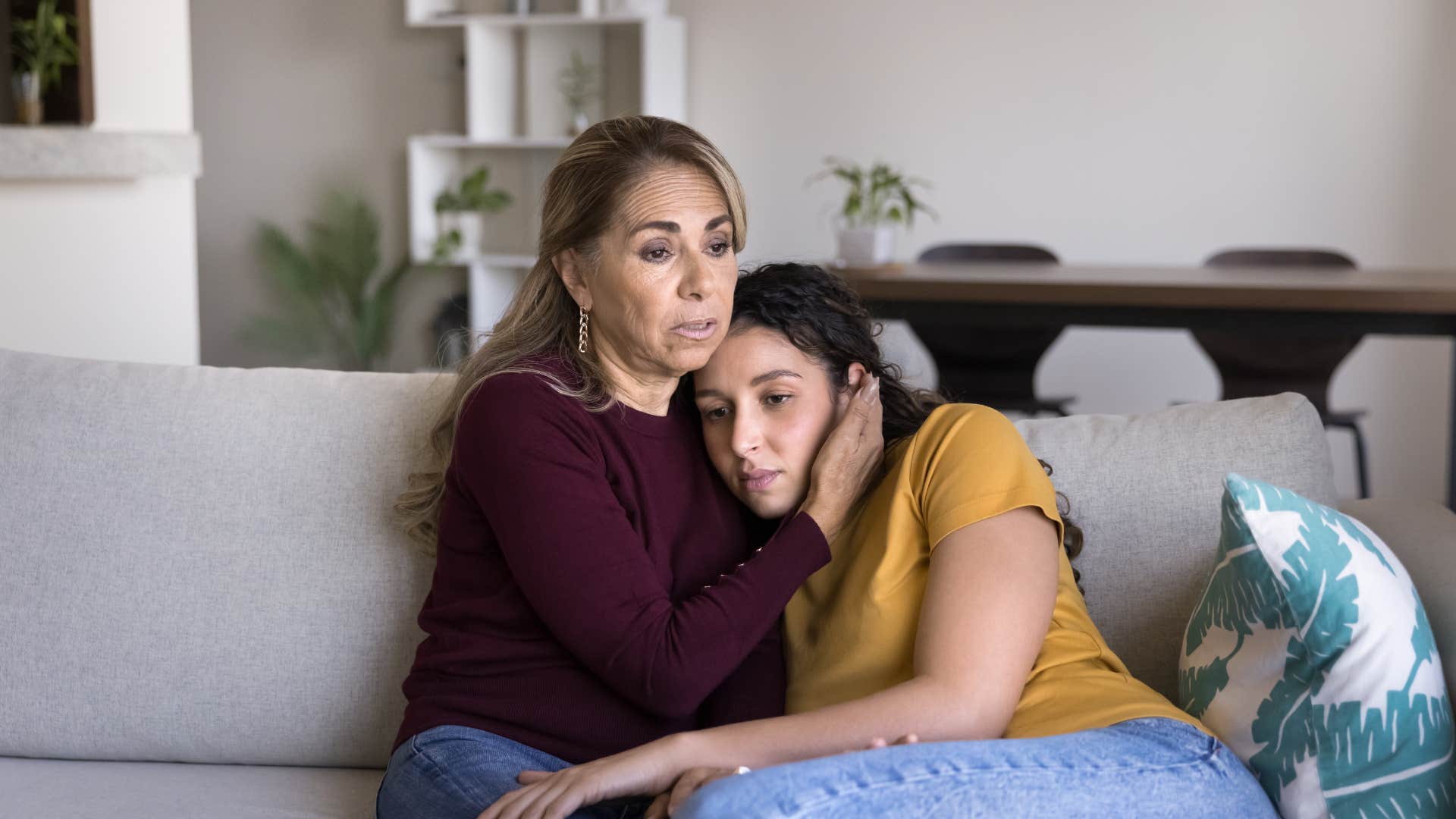 mom giving her daughter unsolicited advice