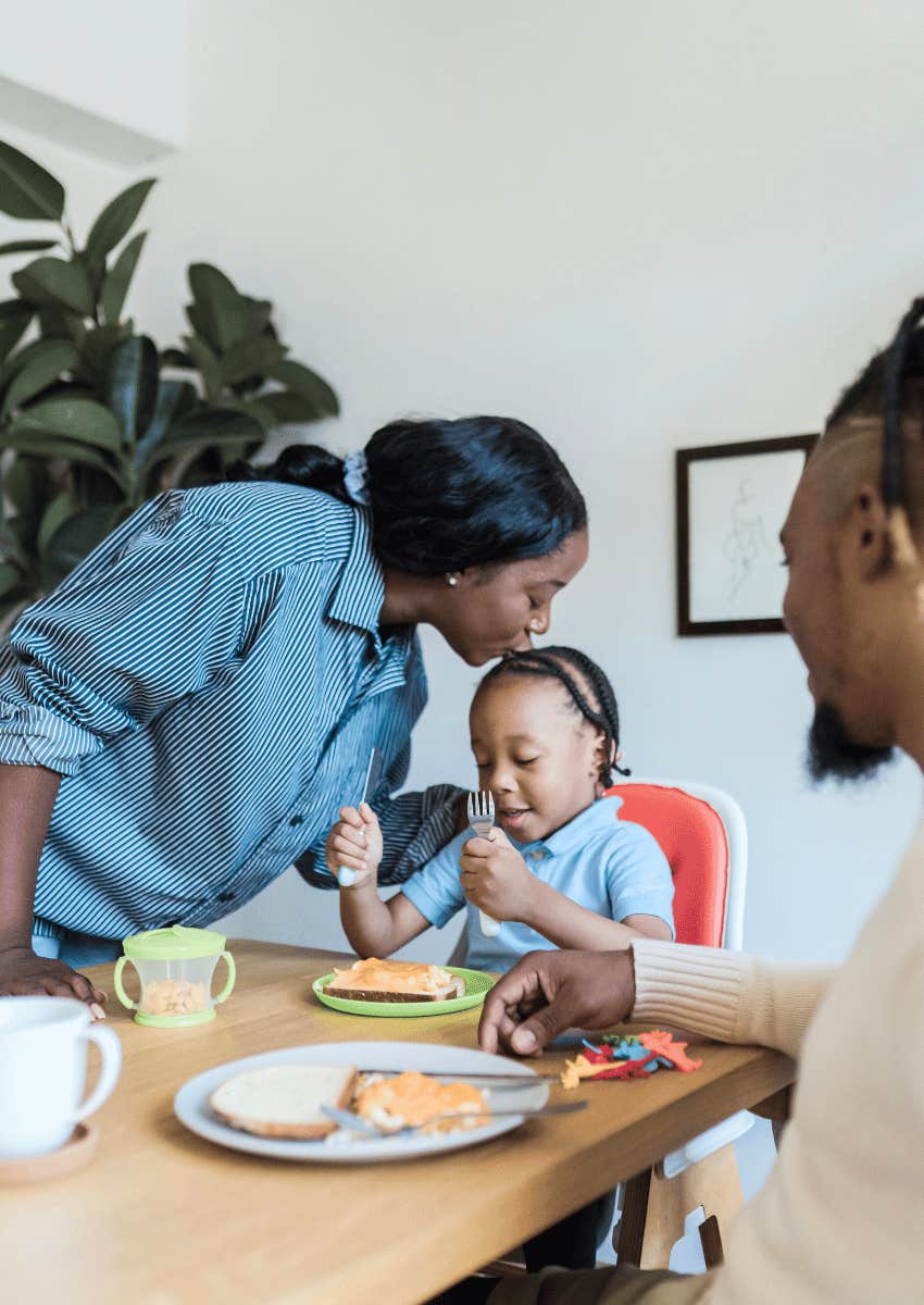 parents having lunch together with their child