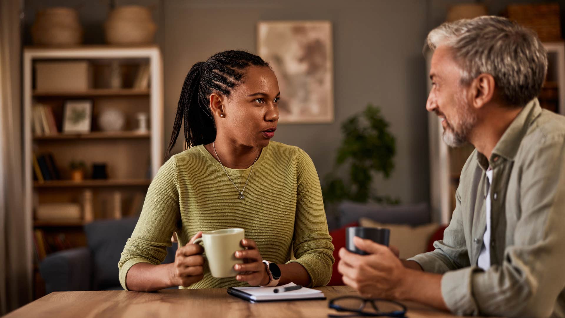 woman telling man i'm just here for the vibes