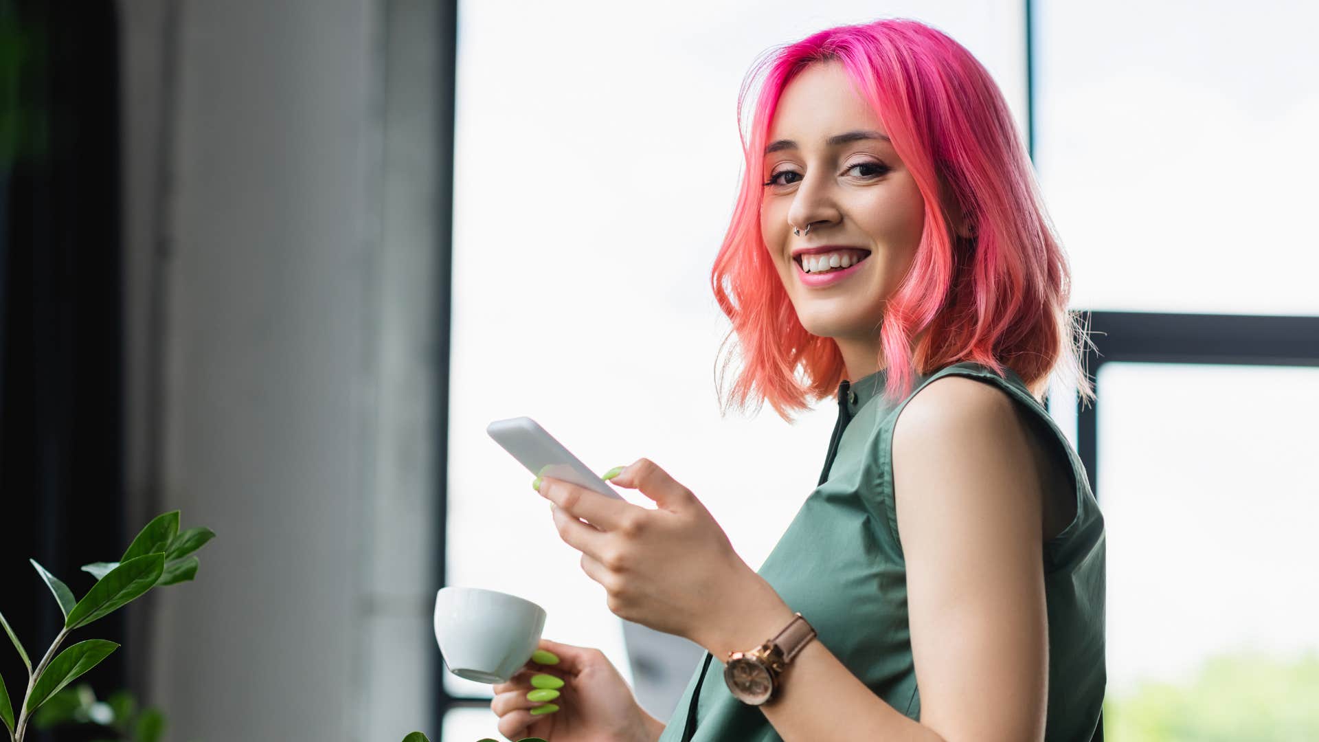 woman in pink hair smiling as she's a non conformist
