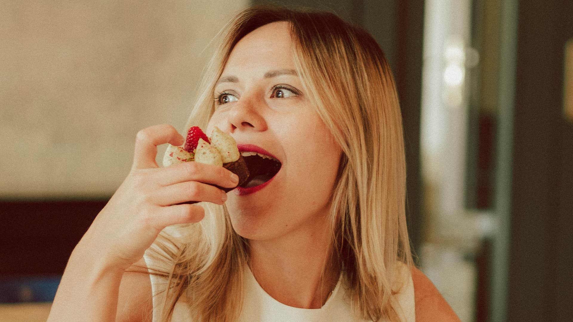 woman who almost never eats her meals at home because she desires variety 