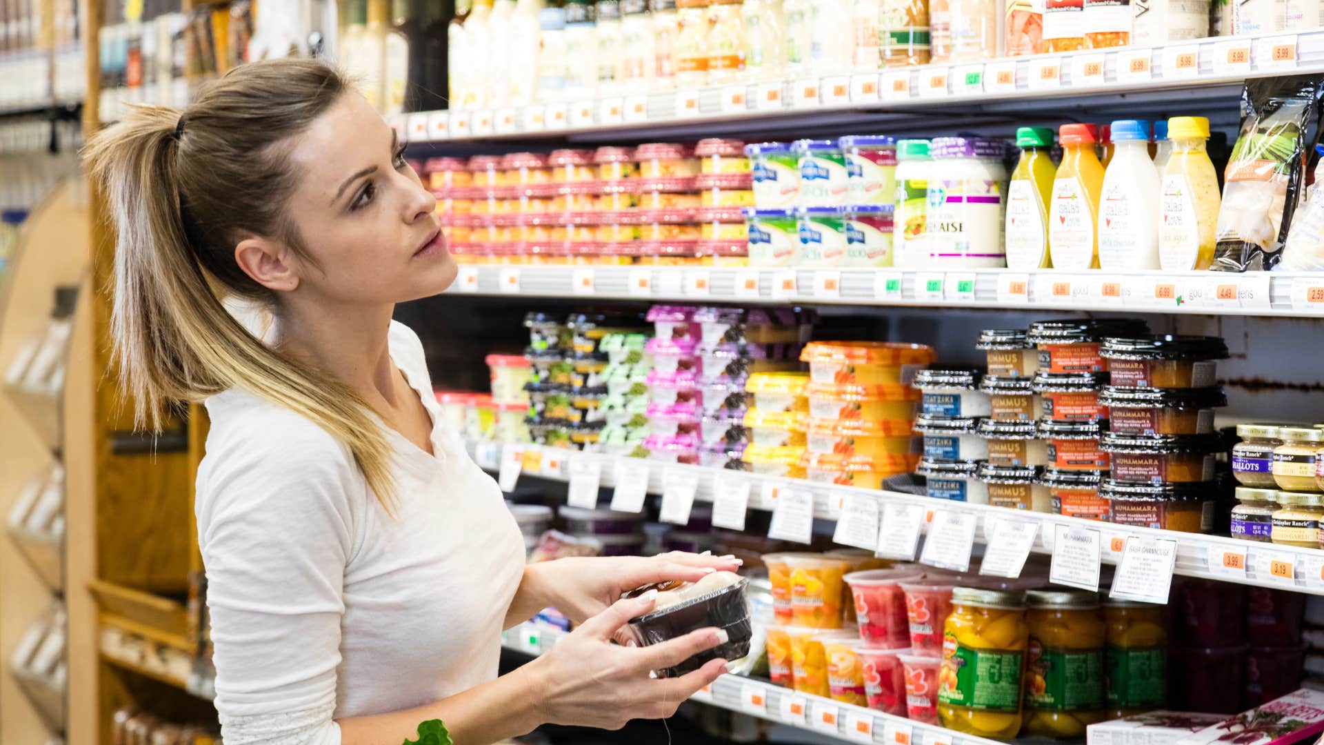 woman who avoids eye contact with everyone at the grocery store because of fear