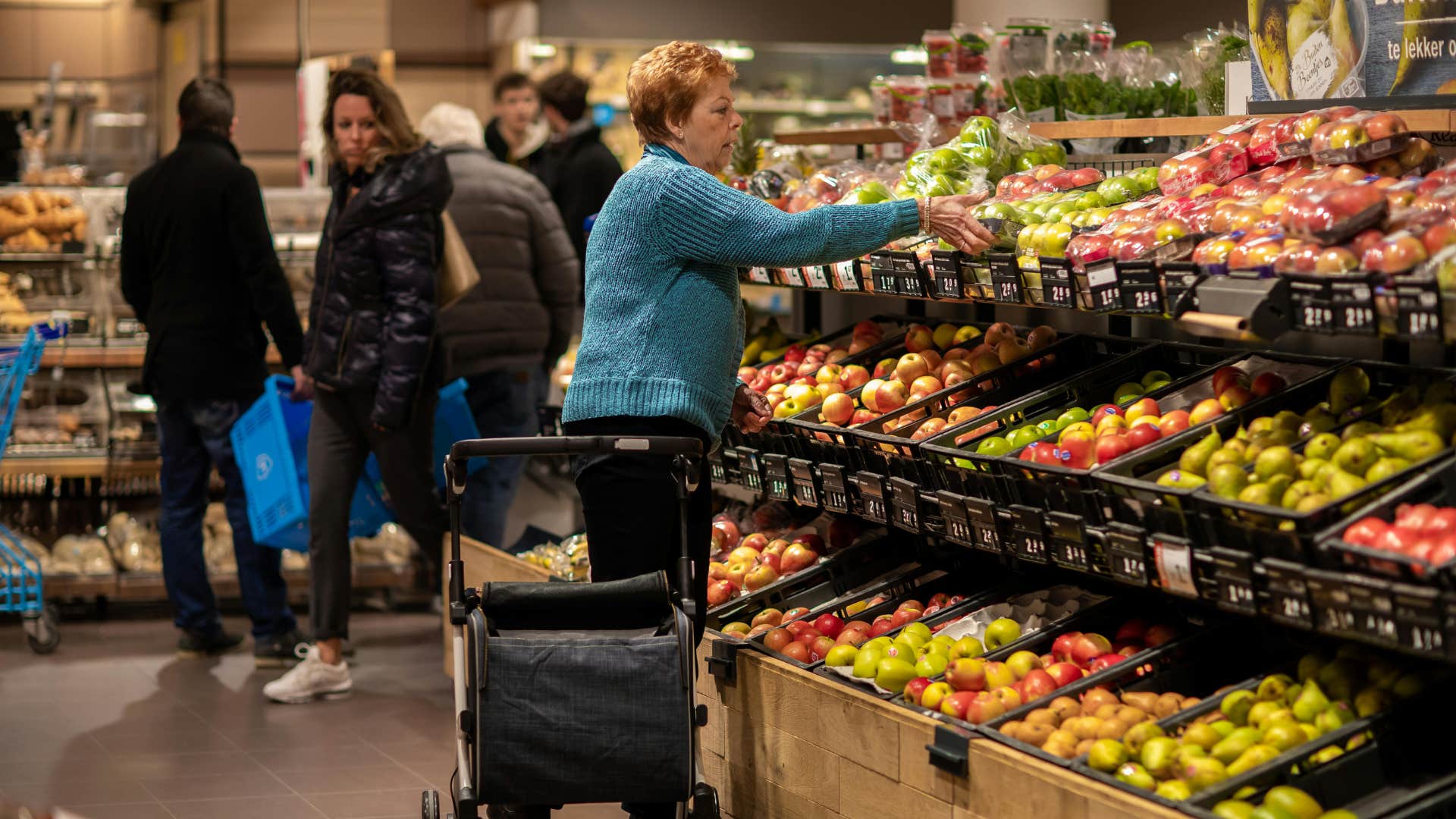 woman who avoids eye contact with everyone at the grocery store because of her low energy