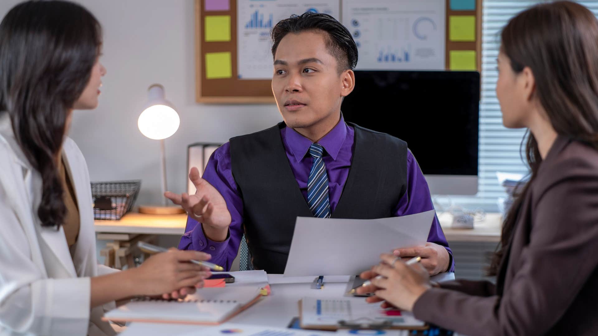 know it all man at work telling colleagues that's a common mistake