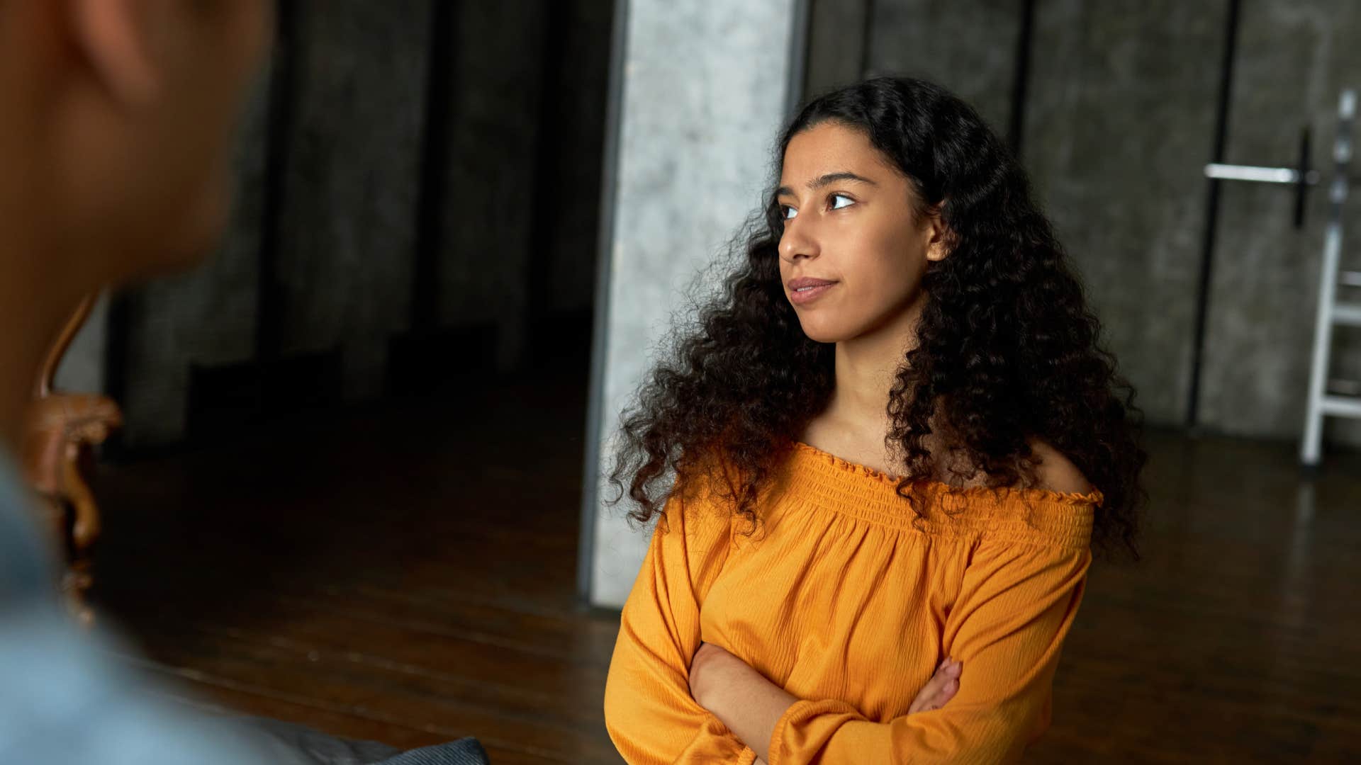 woman with zero common sense looking annoyed saying everyone does it