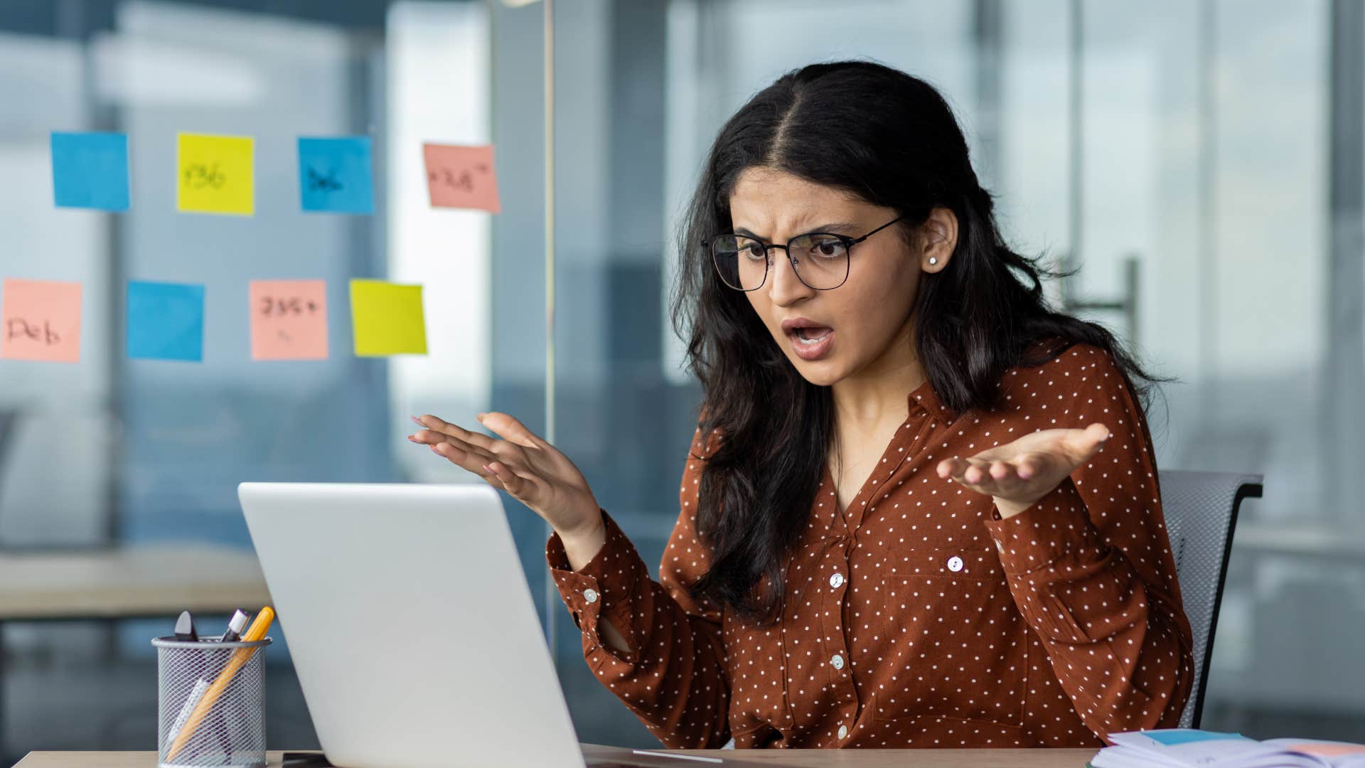 woman with zero work ethic saying I don't know how to do that