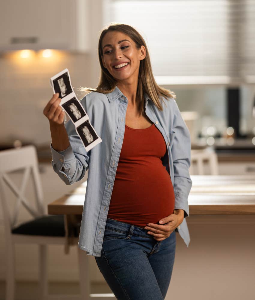 Pregnant woman perfect age have child doesn't exist