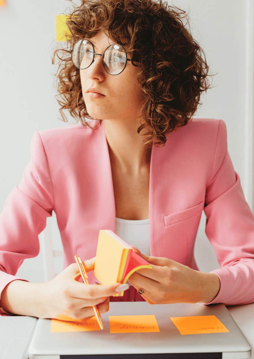 professional young woman holding sticky notes