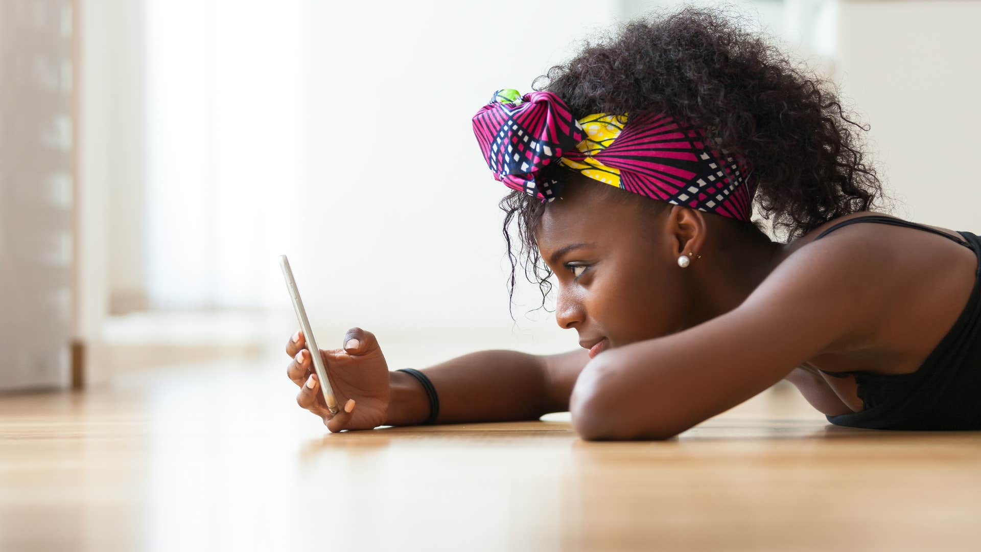 Woman not getting texts back because a man cares less than he used to