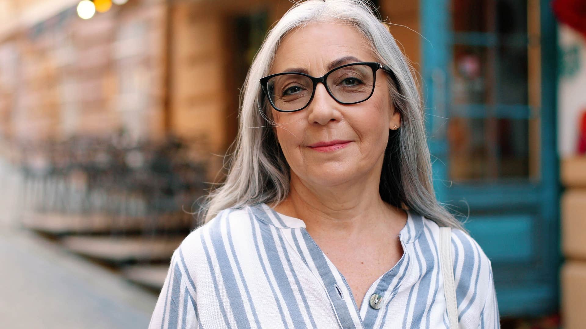 quick-thinking woman who gets annoyed by slow walkers