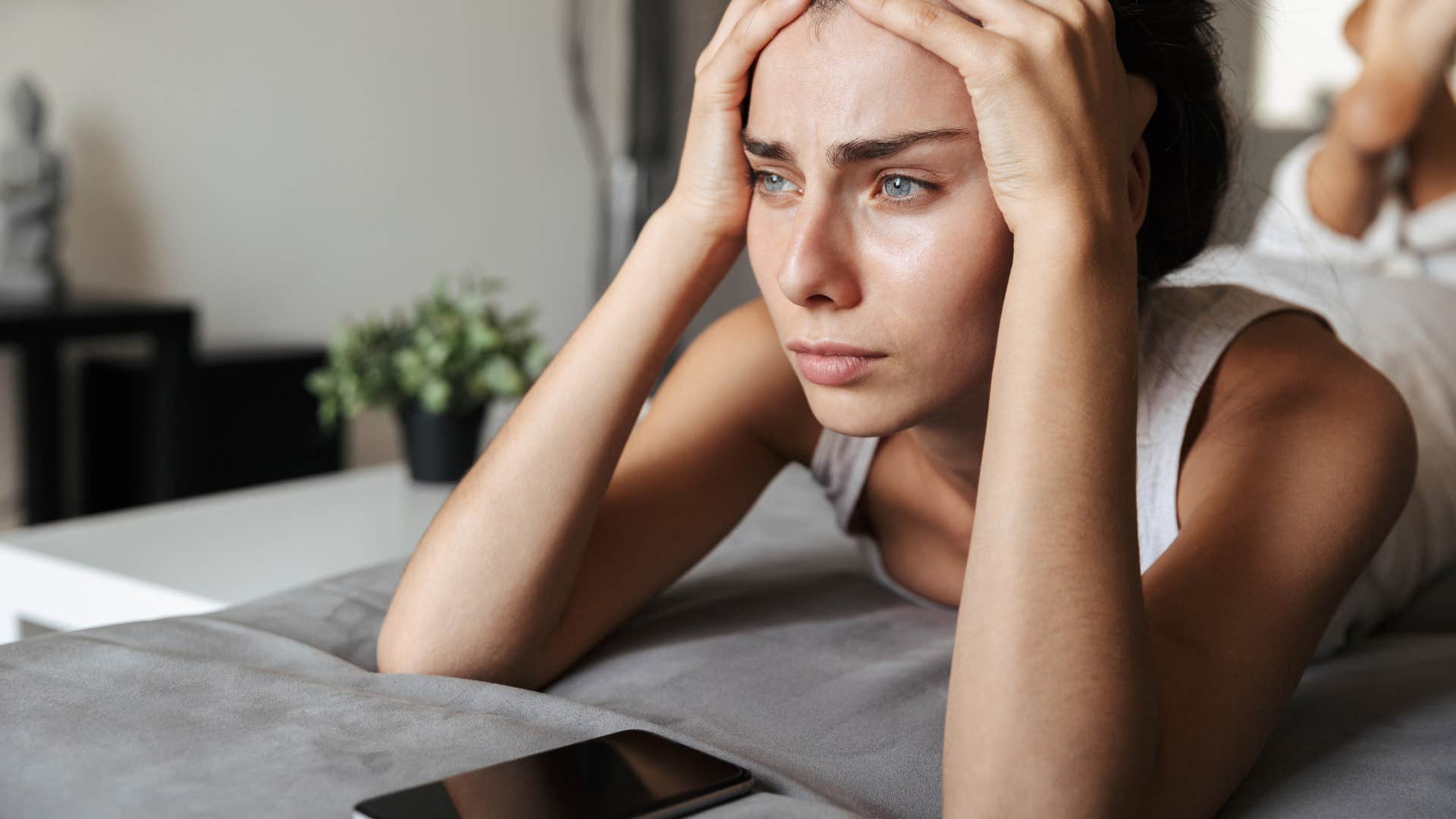 woman upset after getting a text that says answer me now