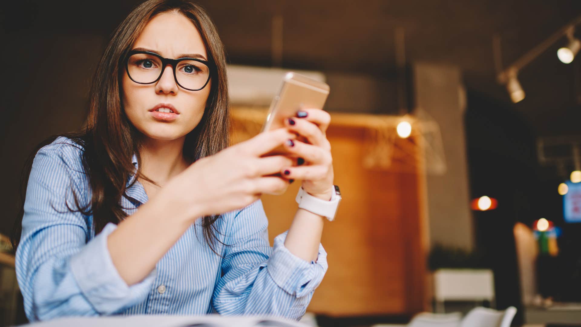 manipulative woman texting friends youre overreacting