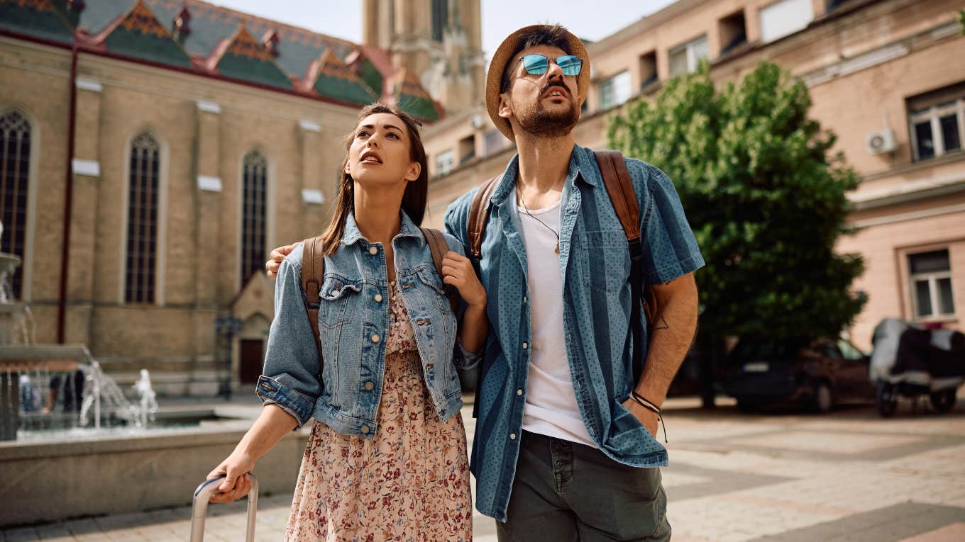 Europeans Say American Tourists Are Easy To Spot Because They’re Usually Doing These 5 Things