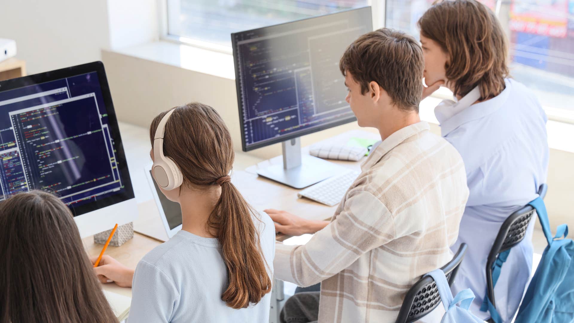 students in computer lab working