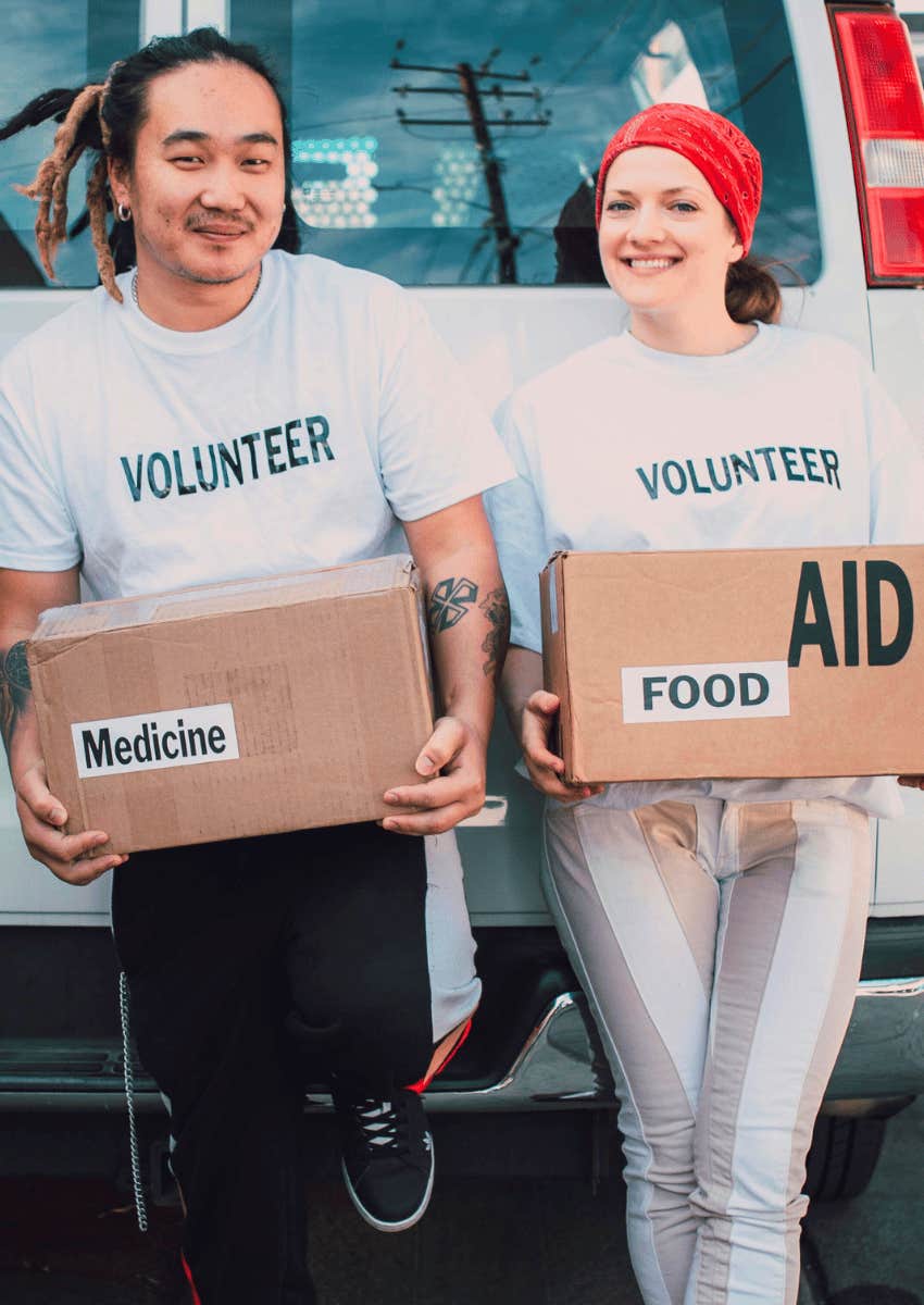 friends volunteering hobby