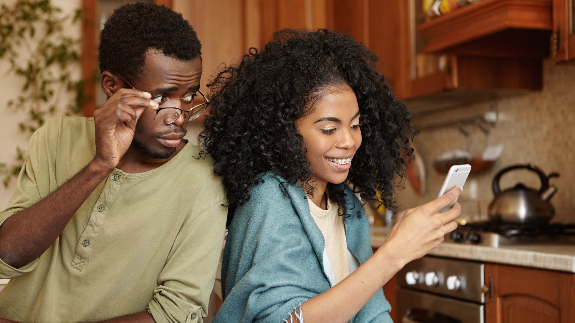 man gets jealous instead of trusting his partner