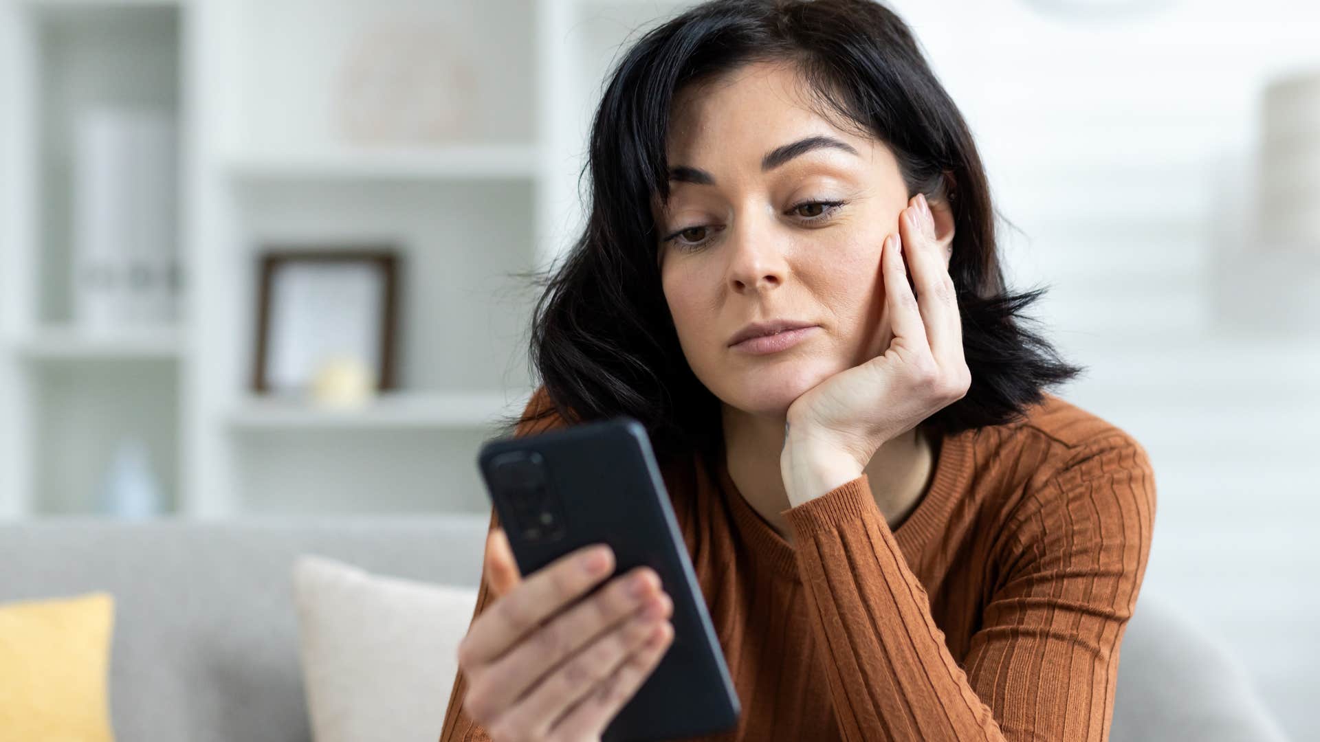 woman on her phone instead of self-reflecting