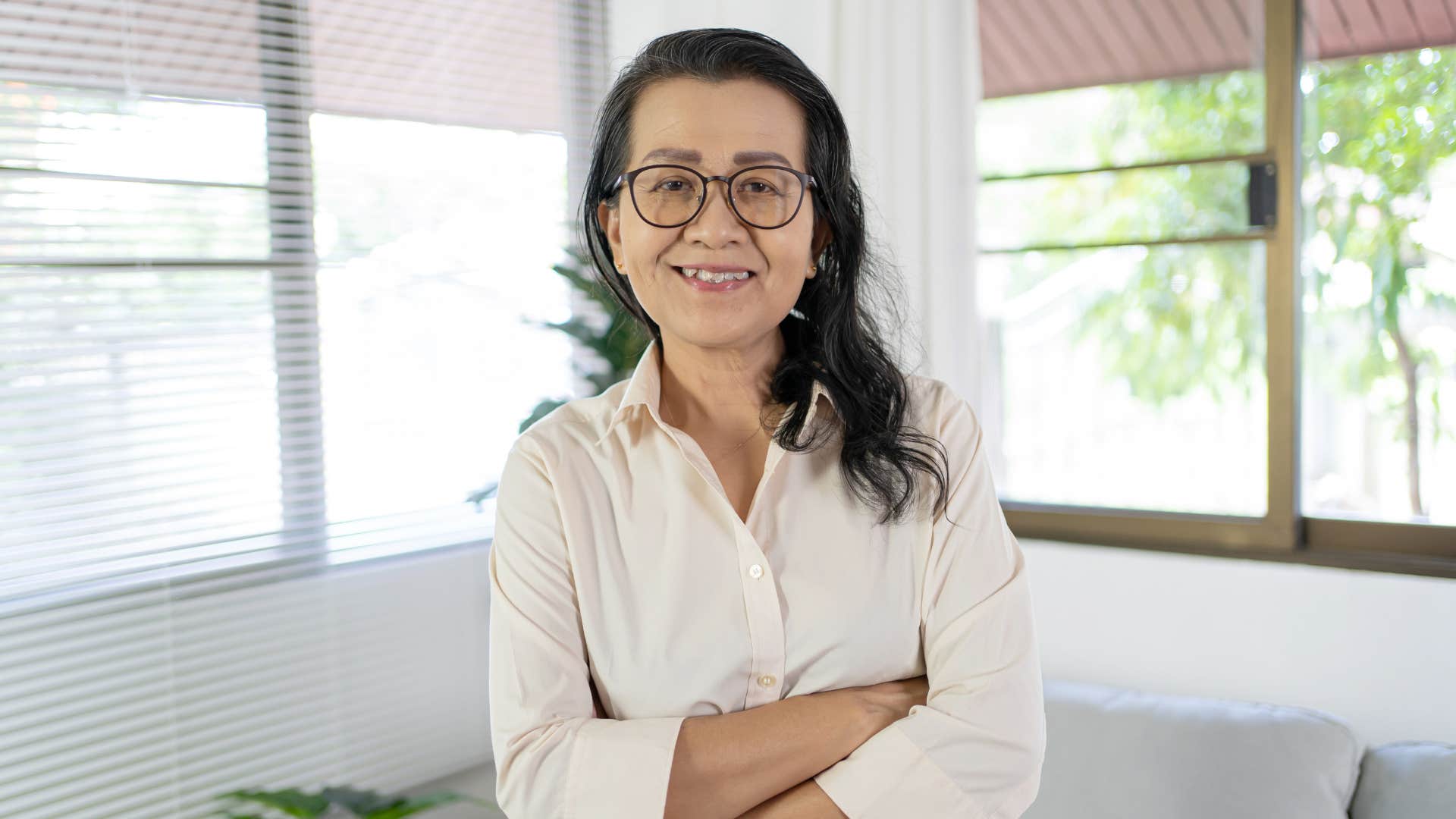 woman who turned into a loner because she is tired of fake friends