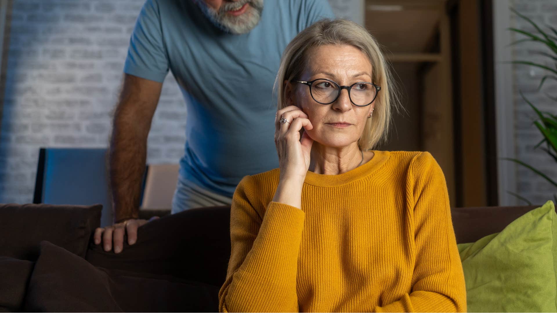 Woman who ignores clear instructions talking to her husband.