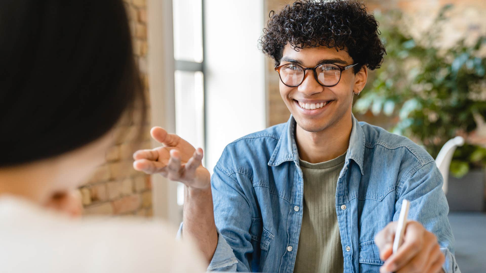 gen z friends comparing salaries and talking about money