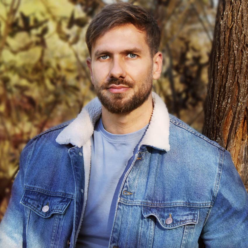 angry man standing still after being agitated creepy body language signs someone not good person