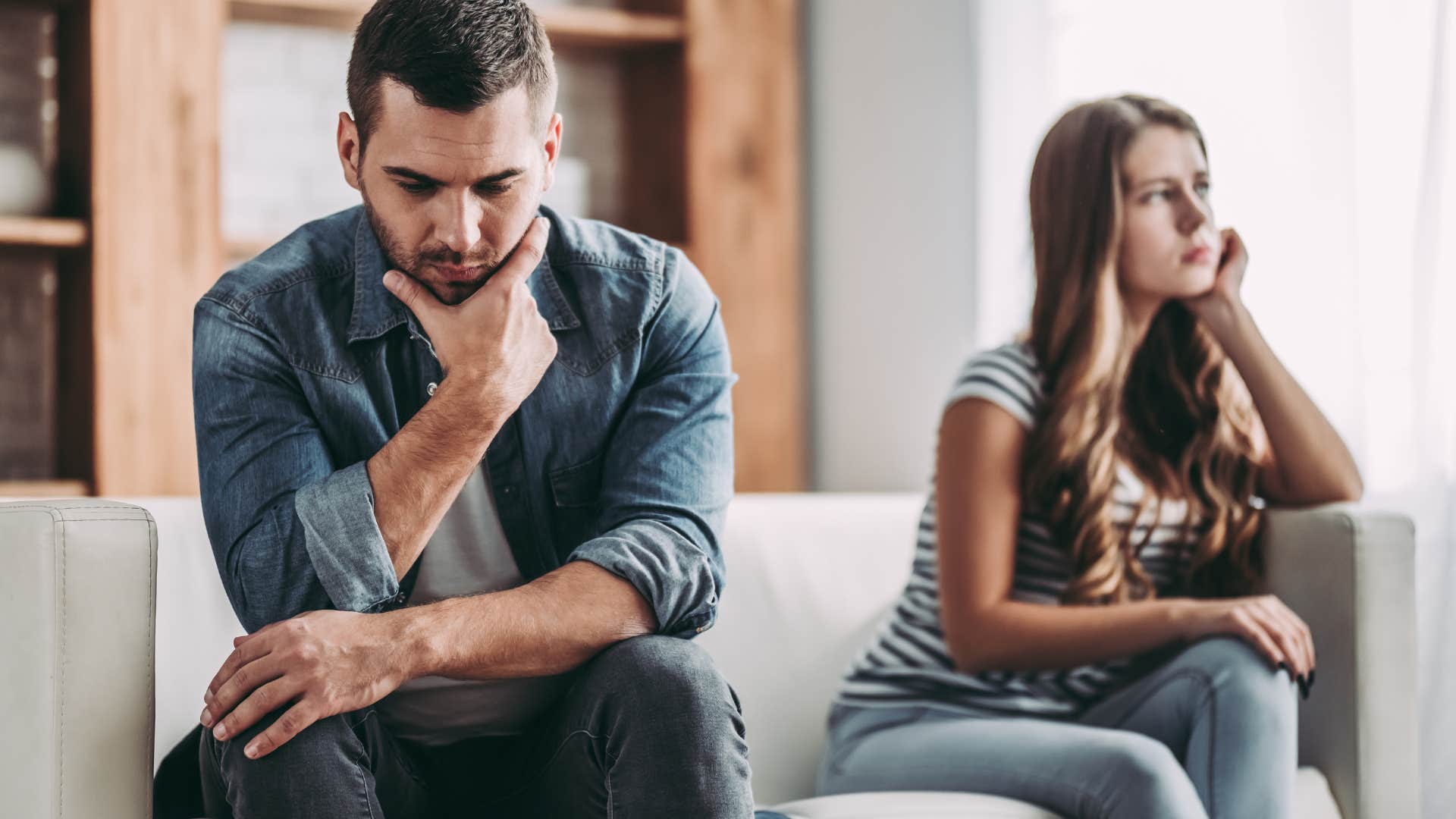 behaviors that reveal someone is afraid of losing their independence in love they pull away when they begin to feel close