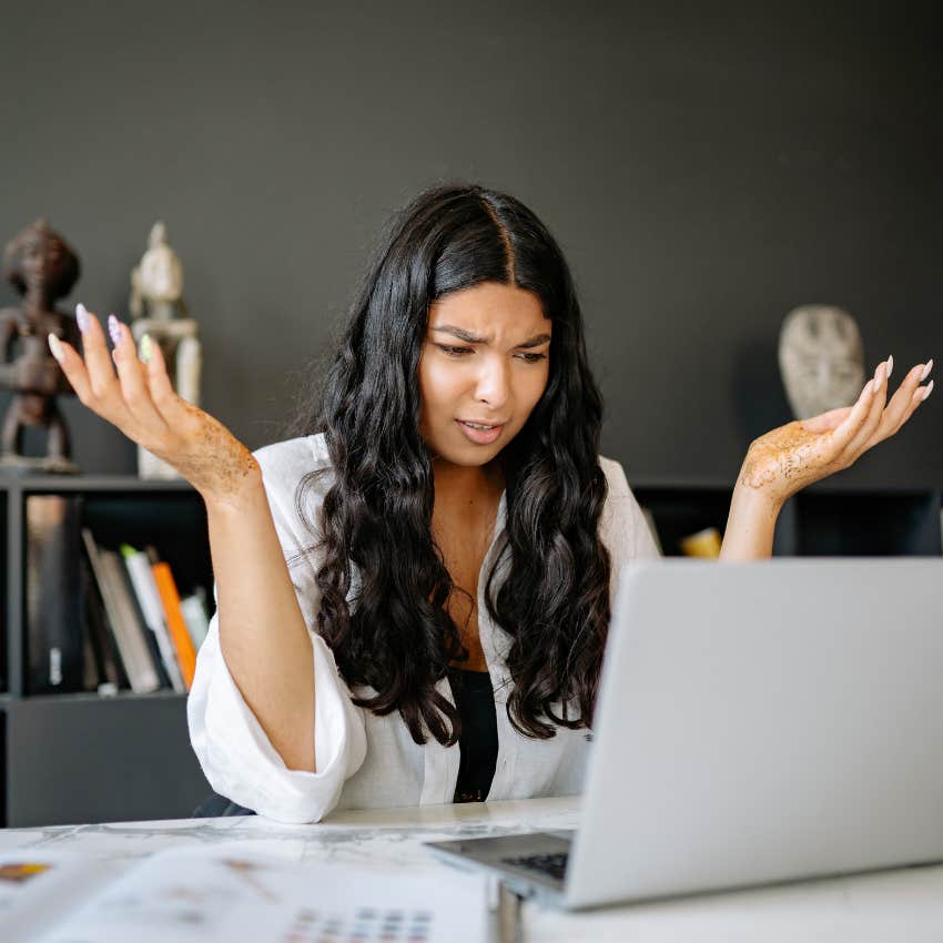 Gen Z worker annoyed by her Boomer boss