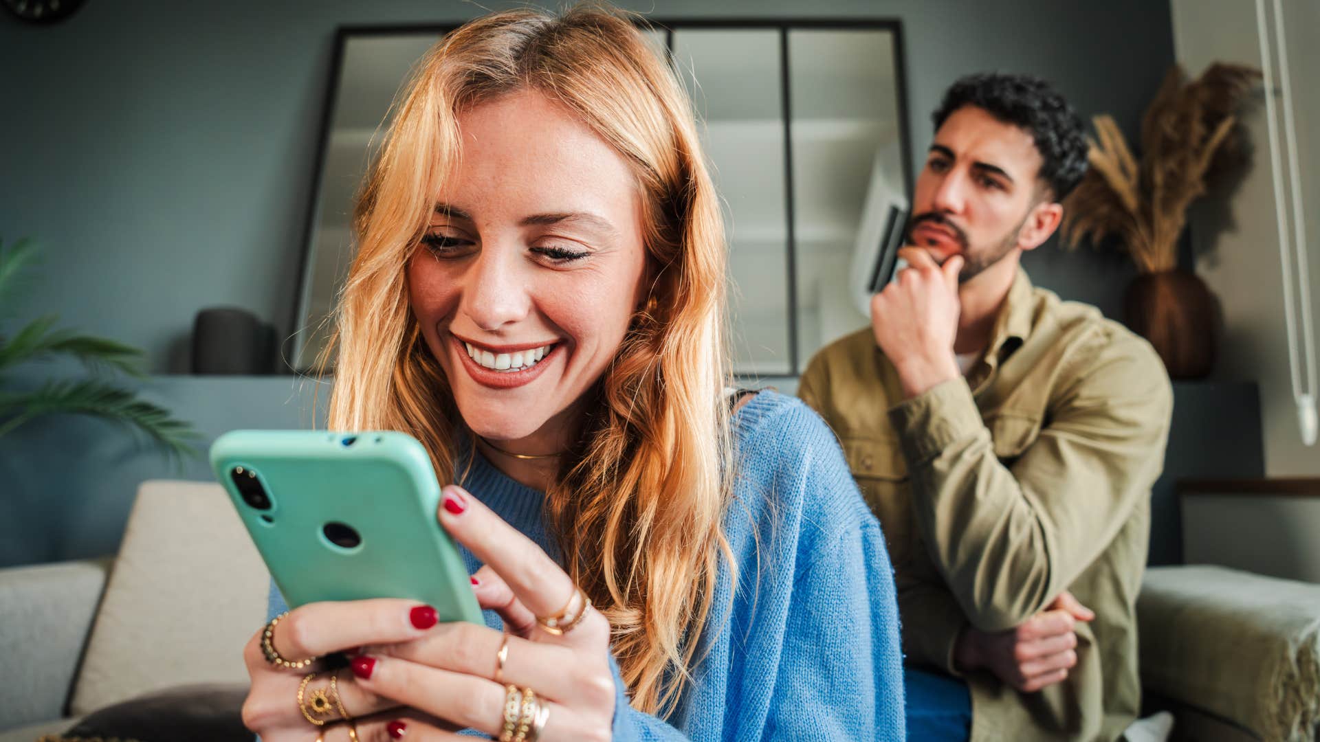 man trying to make emotional bid to partner but shes ignoring him on her phone