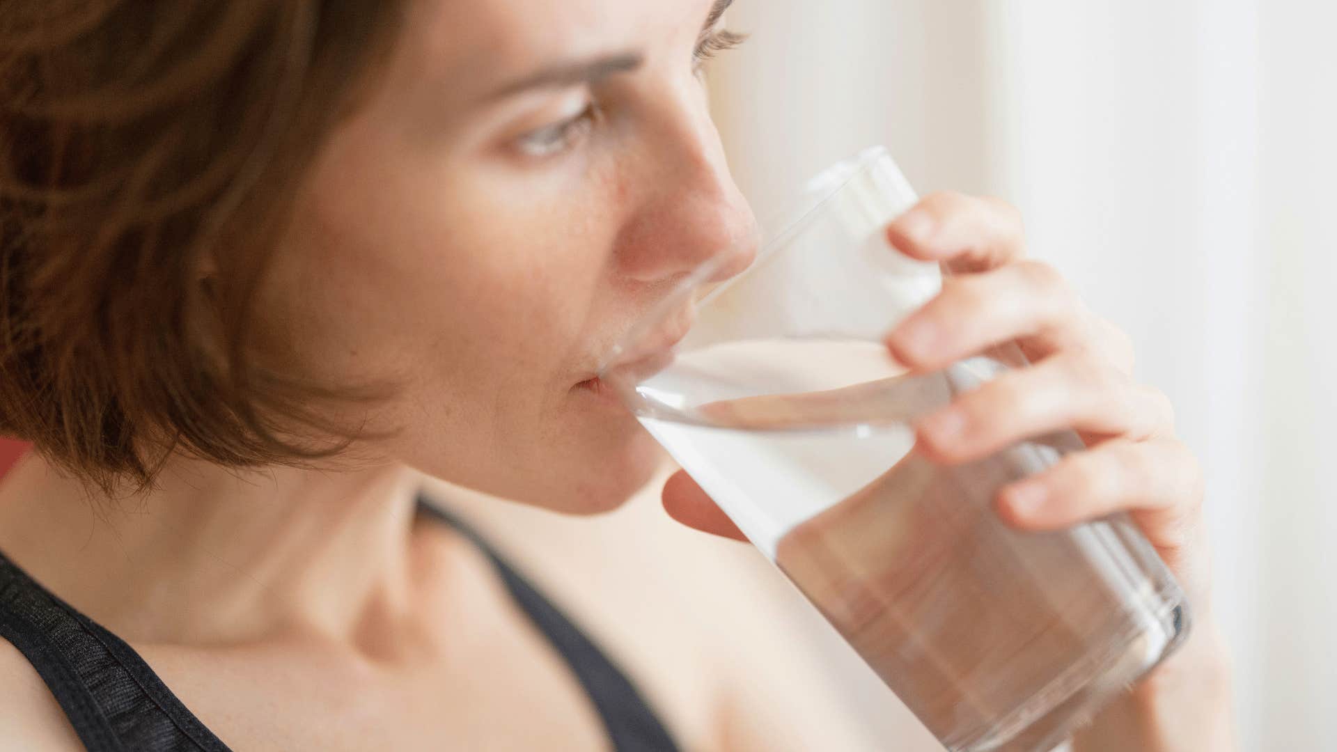 drinking a glass of water before 10 AM to stay healthy long-term