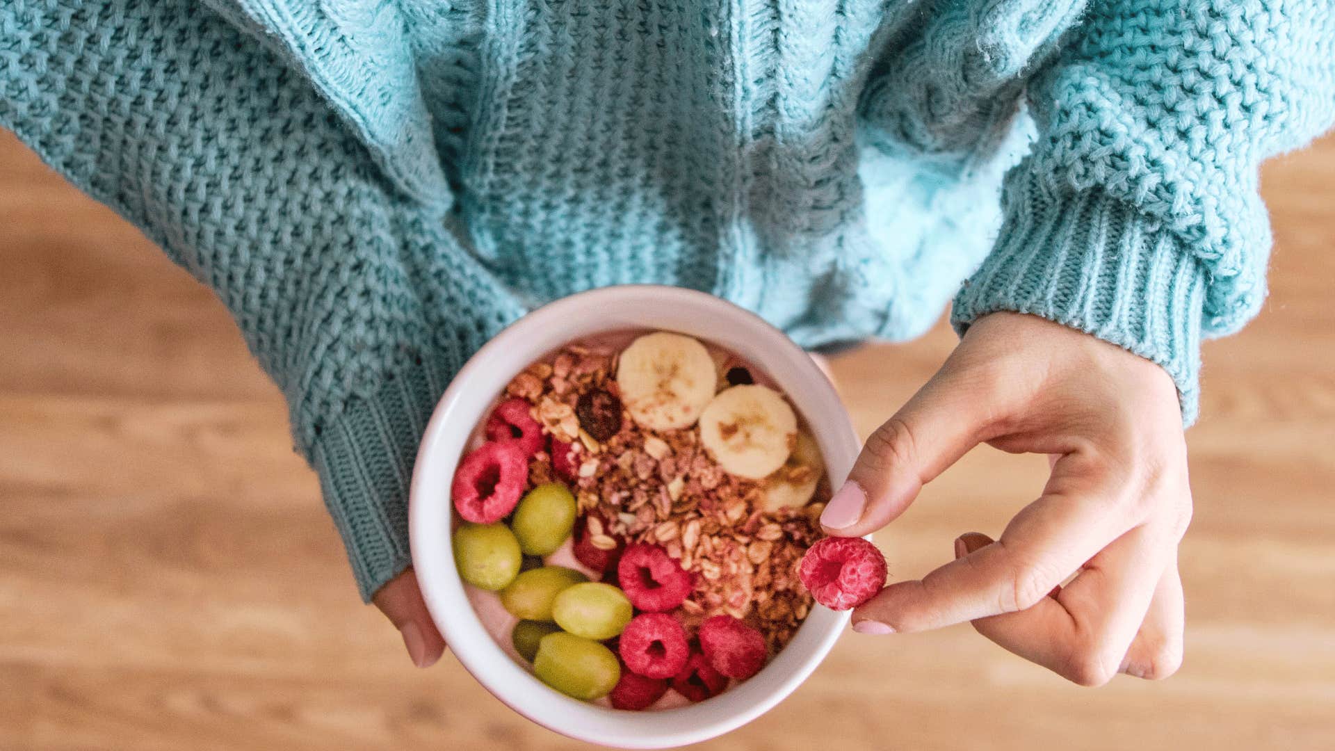 eating a healthy breakfast before 10 AM to stay healthy long-term