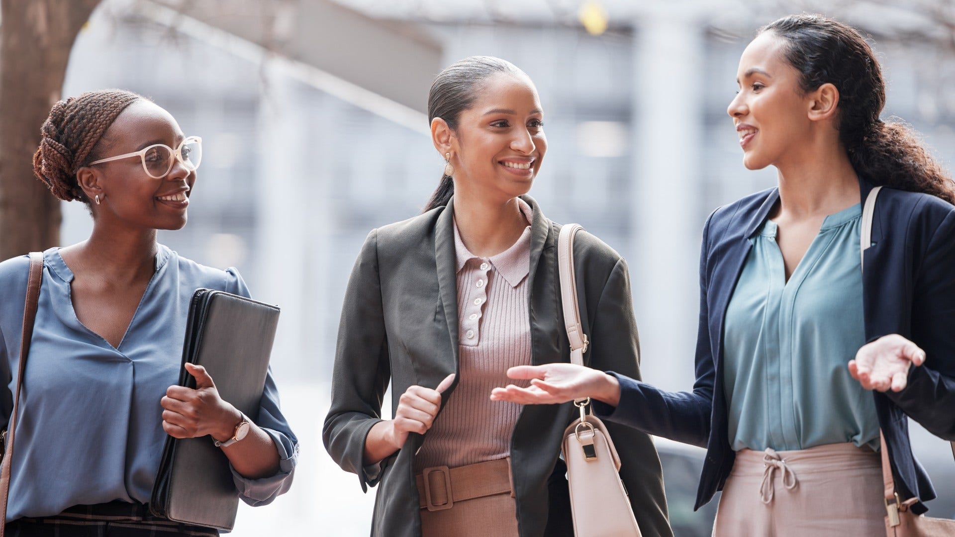 woman opening up to strangers because they have a genuine interest in others