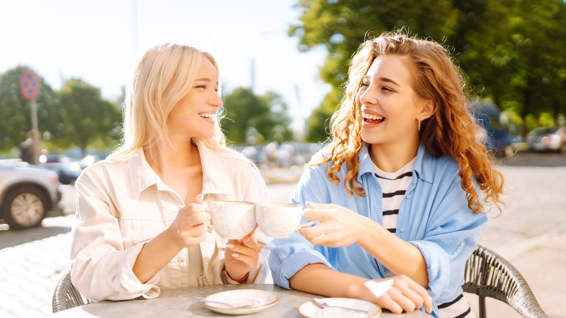 woman who opens up to a stranger because she has high emotional intelligence