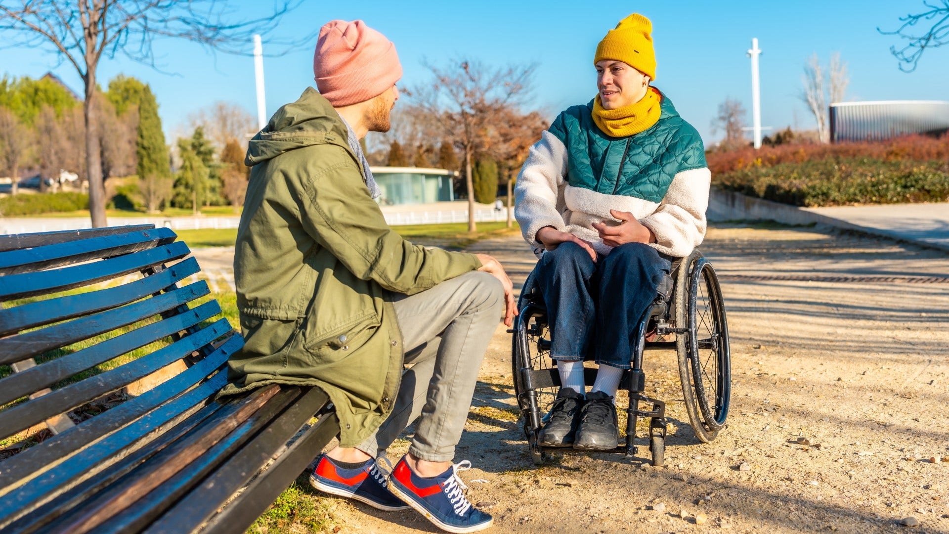 man opening up to a stranger because of his sense of familiarity