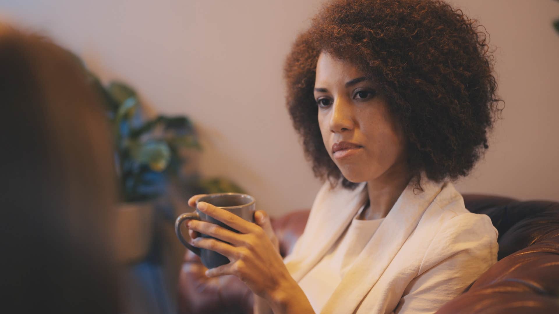 woman who feels misunderstood talking to a friend