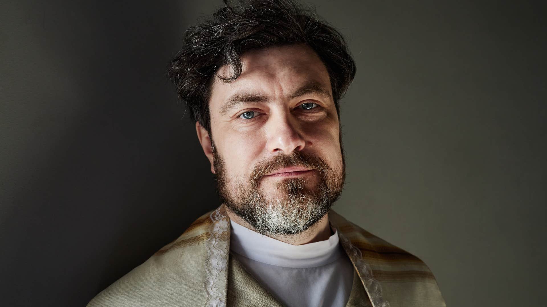 Man who doesn't need constant stimulation looking at the camera.