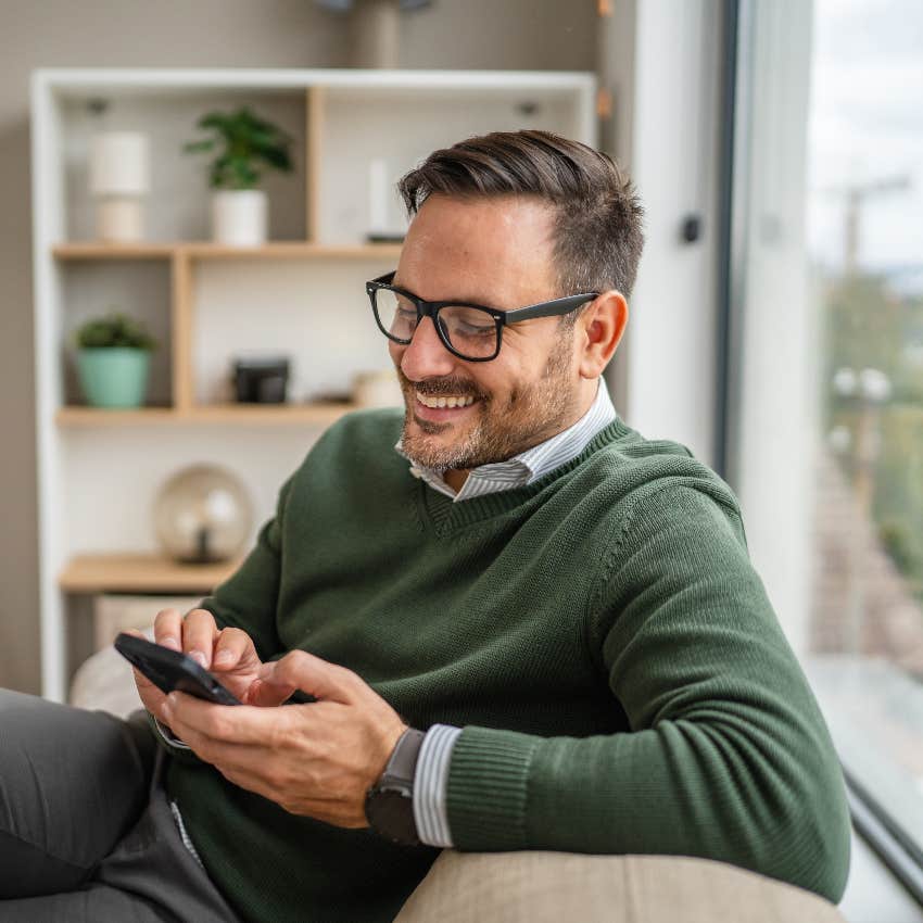 man scrolling through positive content on social media bloomscrolling